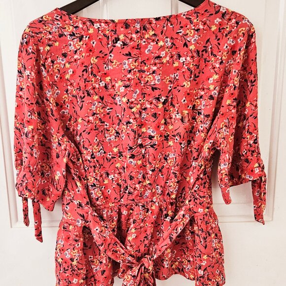 Jessica Simpson peplum top large - Picture 2 of 4